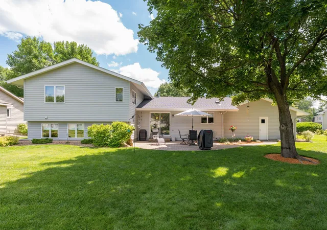 Homes for sale in Mankato, MN | 1028 Shady Oak Dr, Mankato, MN 56003 | MLS# 7104539