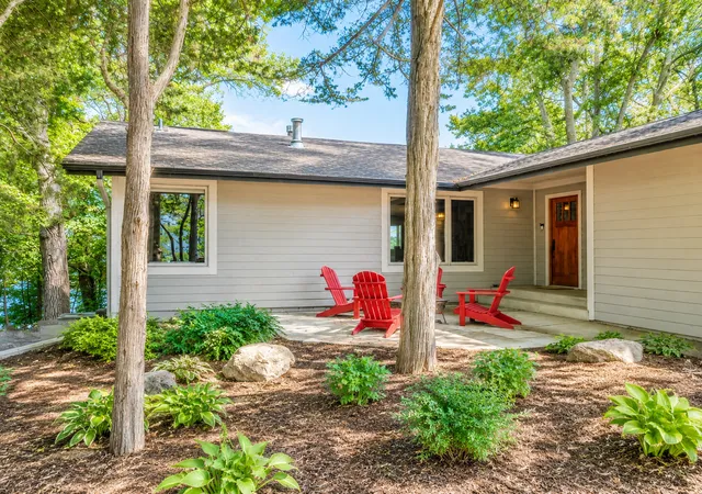 Photo 4 of Single family home for sale at 3890 Lone Cedar Ln, Chaska, MN 55318 | MLS# 7104597 | Listing updated on 2026-10-01