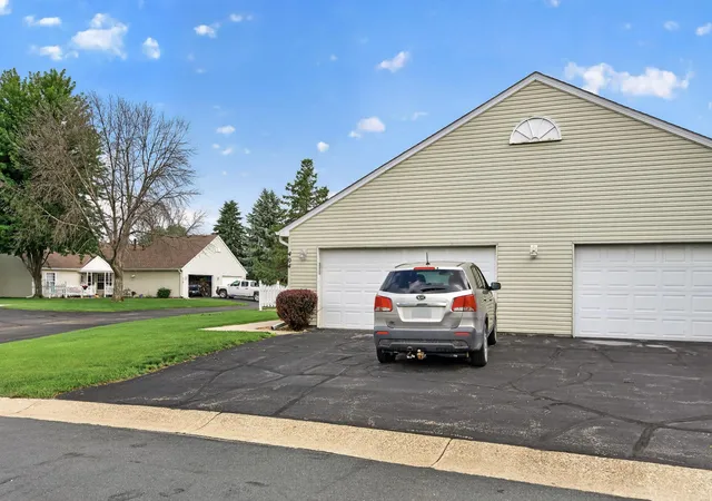 3rd image of 404 Sarazin St, Shakopee, MN 55379 | MLS# 7104643