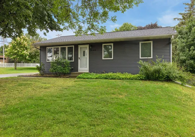 Homes for sale in White Bear Lake, MN | 3609 Rolling View Dr, White Bear Lake, MN 55110 | MLS# 7104650