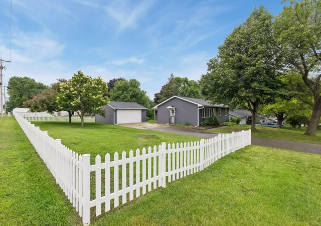 Homes for sale in White Bear Lake, MN | 3609 Rolling View Dr, White Bear Lake, MN 55110 | MLS# 7104650