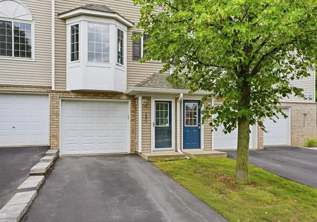 2nd image of 2875 Arboretum Village Trl, Chanhassen, MN 55317 | MLS# 7104670