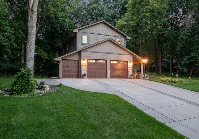 3rd image of 2009 Indian Rd W, Hopkins, MN 55305 | MLS# 7104683