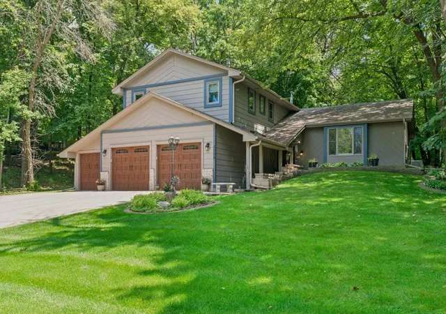 4th image of 2009 Indian Rd W, Hopkins, MN 55305 | MLS# 7104683