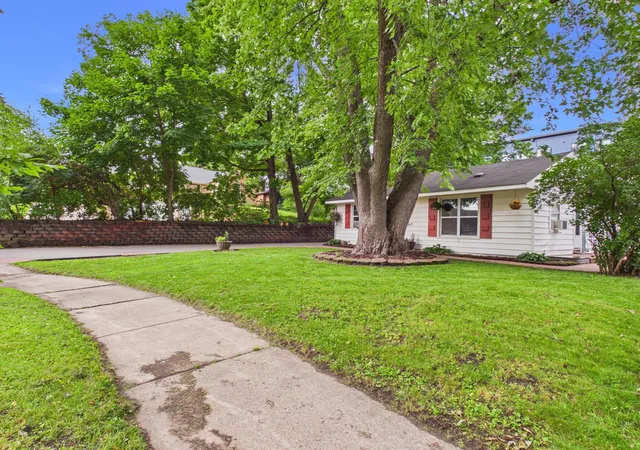 Photo 2 of Single family home for sale at 2940 Sumter Ave S, Minneapolis, MN 55426 | MLS# 7104720 | Listing updated on 2026-08-27