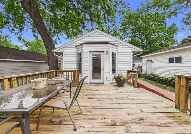 Photo 4 of Single family home for sale at 2940 Sumter Ave S, Minneapolis, MN 55426 | MLS# 7104720 | Listing updated on 2026-08-27