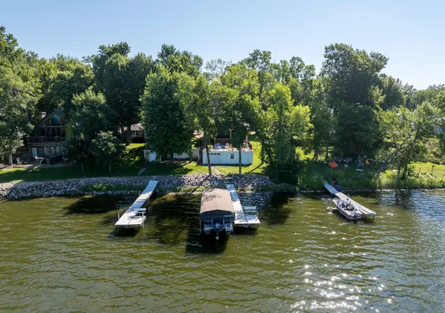 Photo 2 of Single family home for sale at 911 Reed St N, Waterville, MN 56096 | MLS# 7104740 | Listing updated on 2026-09-03