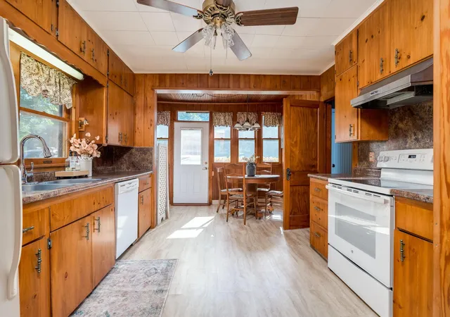 Photo 3 of Single family home for sale at 911 Reed St N, Waterville, MN 56096 | MLS# 7104740 | Listing updated on 2026-09-03