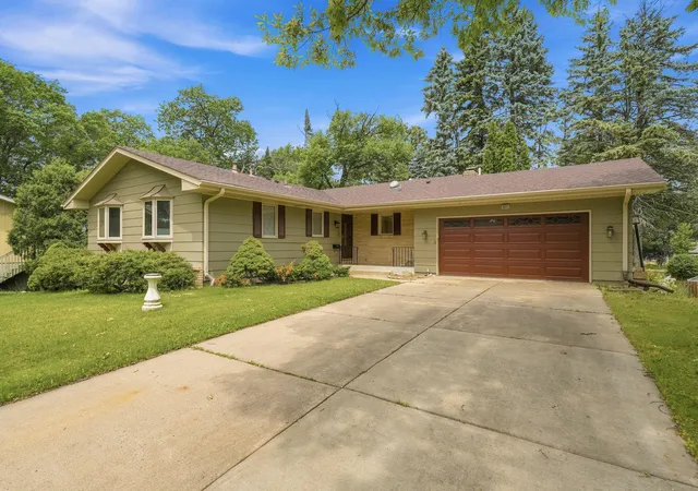 Homes for sale in Columbia Heights, MN | 1527 E Windemere Cir Ne, Columbia Heights, MN 55421 | MLS# 7104755