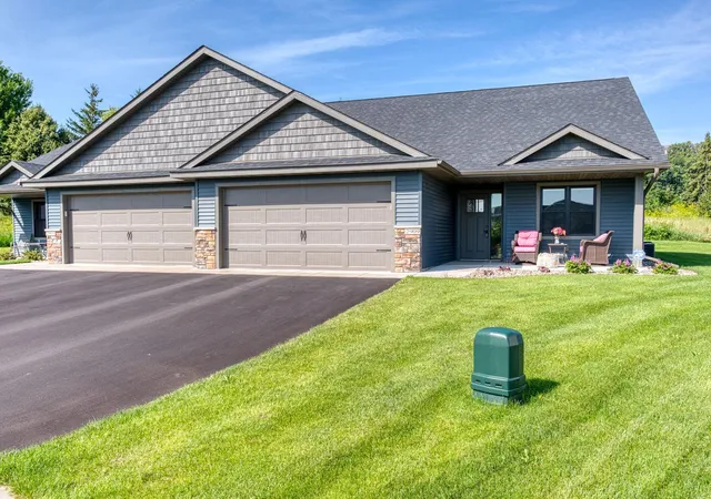 Homes for sale in River Falls, WI | 2909 Elgin Ct, River Falls, WI 54022 | MLS# 7104759