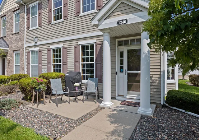 Photo 1 of Sale Pending at 1246 Chateau Ave #409, Saint Paul, MN 55109 | MLS# 7104783 | Listing updated on 2026-09-03