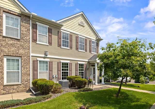 Photo 3 of Sale Pending at 1246 Chateau Ave #409, Saint Paul, MN 55109 | MLS# 7104783 | Listing updated on 2026-09-03