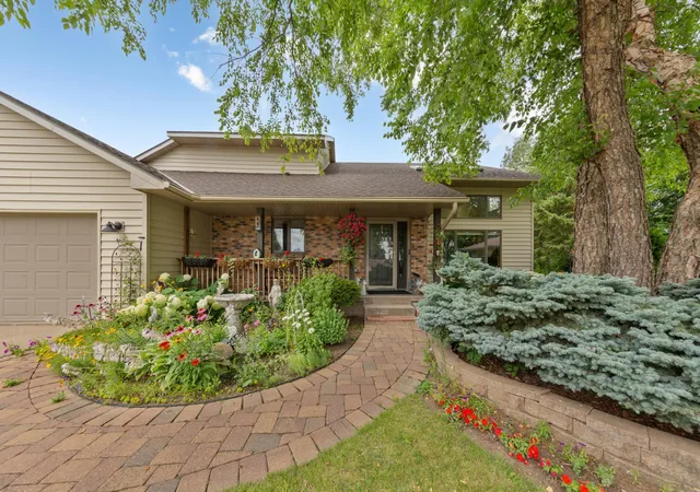 Photo 1 of Single family home for sale at 6 Greenhaven Bay, Faribault, MN 55021 | MLS# 7104791 | Listing updated on 2026-08-24
