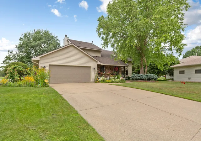 Photo 3 of Single family home for sale at 6 Greenhaven Bay, Faribault, MN 55021 | MLS# 7104791 | Listing updated on 2026-08-24