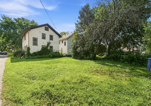Listing Photo 2 - Condo for sale in building located at 921 27th Ave SE, Minneapolis, MN 55414 - Unit #