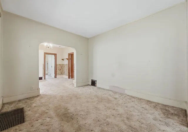Listing Photo 5 - Condo for sale in building located at 921 27th Ave SE, Minneapolis, MN 55414