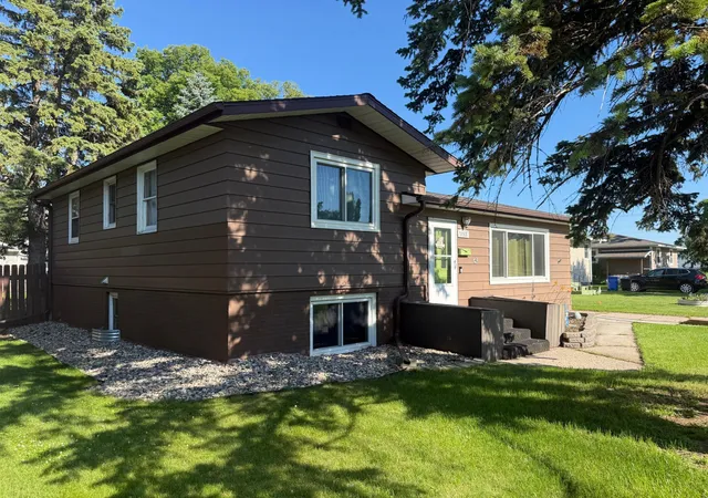 1st image of 1153 Rossman Ave, Detroit Lakes, MN 56501 | MLS# 7104802