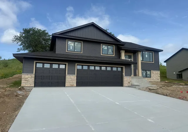 Homes for sale in Zumbrota, MN | 610 Mulligan Dr, Zumbrota, MN 55992 | MLS# 7104807