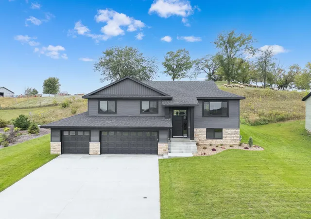 Single family home for sale at 610 Mulligan Dr, Zumbrota, MN 55992 | MLS# 7104807