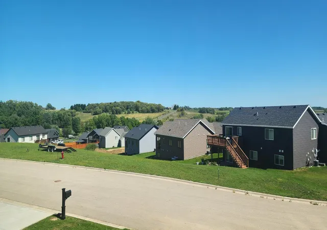 Photo 3 of Single family home for sale at 610 Mulligan Dr, Zumbrota, MN 55992 | MLS# 7104807 | Listing updated on 2026-10-06