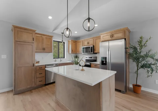 Photo 3 of Single family home for sale at 610 Mulligan Dr, Zumbrota, MN 55992 | MLS# 7104807 | Listing updated on 2026-10-06