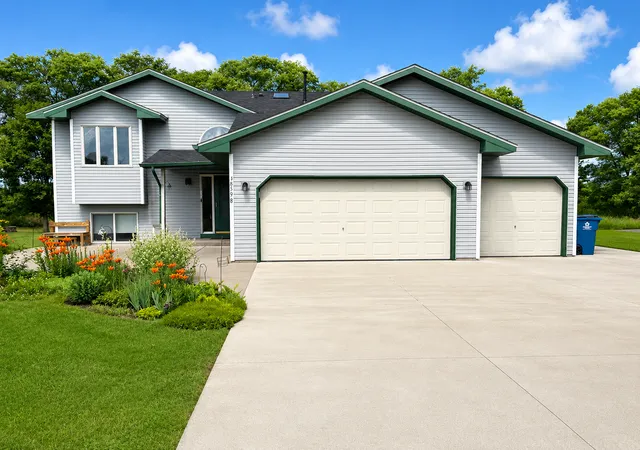 Homes for sale in Elk River, MN | 18598 Queen St Nw, Elk River, MN 55330 | MLS# 7104813