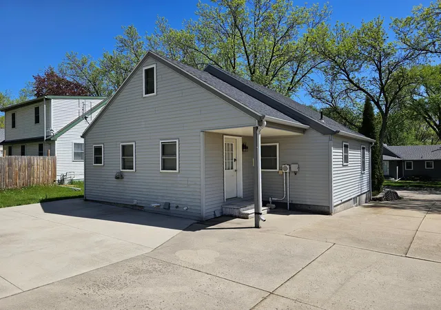 Homes for sale in Willmar, MN | 412 14th St Se, Willmar, MN 56201 | MLS# 7104814