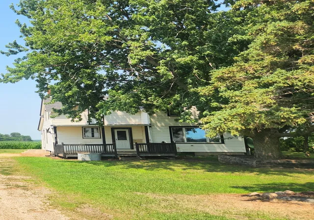 Homes for sale in Sleepy Eye, MN | 21969 230th Ave, Sleepy Eye, MN 56085 | MLS# 7104821