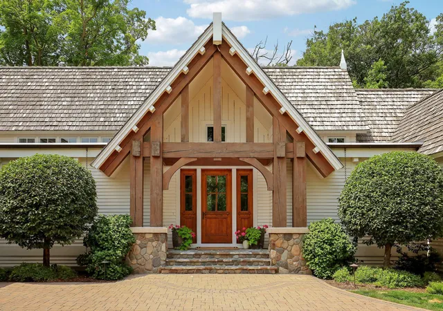 1st image of 415 Carpenters Pt, Wayzata, MN 55391 | MLS# 7104822