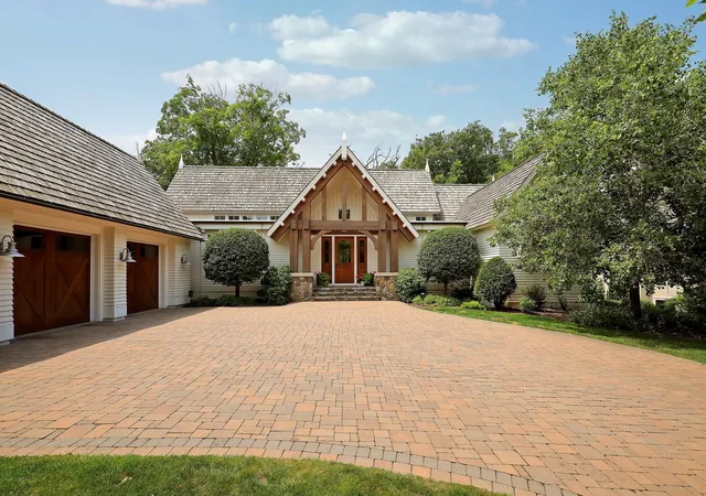 2nd image of 415 Carpenters Pt, Wayzata, MN 55391 | MLS# 7104822
