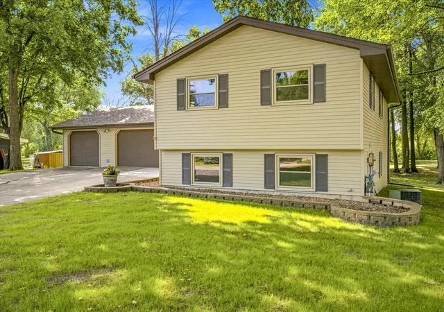 Photo 3 of Sale Pending at 100 Shadywood Ln, Delano, MN 55328 | MLS# 7104835 | Listing updated on 2026-08-25