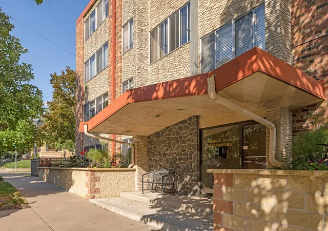 Homes for sale in Minneapolis, MN | 1901 Emerson Ave S #104, Minneapolis, MN 55403 | MLS# 7104852