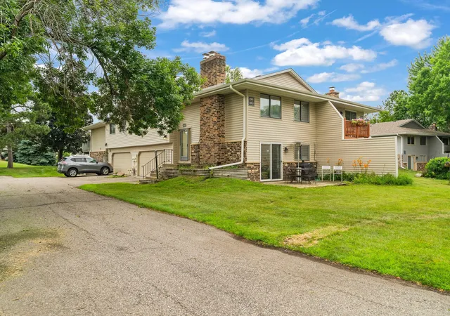2nd image of 11913 70th Pl N, Maple Grove, MN 55369 | MLS# 7104855