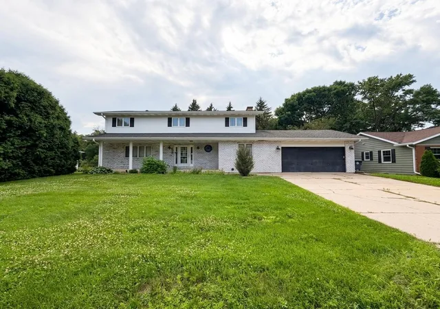 Homes for sale in La Crosse, WI | 422 28th St S, La Crosse, WI 54601 | MLS# 7104867