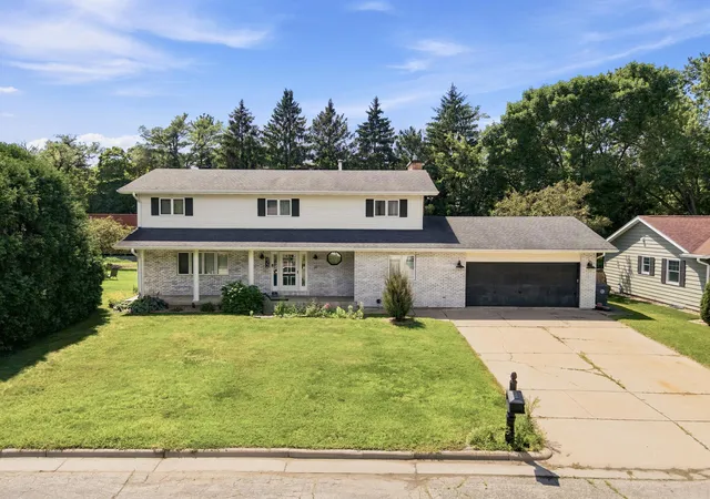 1st image of 422 28th St S, La Crosse, WI 54601 | MLS# 7104867