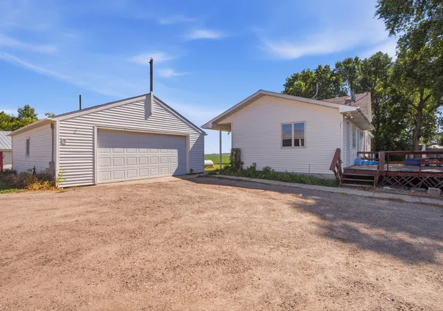 Homes for sale in Olivia, MN | 82140 370th St, Olivia, MN 56277 | MLS# 7104894