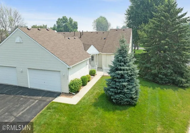 3rd image of 1522 4Th Ave E, Shakopee, MN 55379 | MLS# 7104934