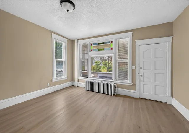 Photo 4 of House for sale at 1136 Edgerton St, Saint Paul, MN 55130 | MLS# 7104938 | Listing updated on 2026-08-04