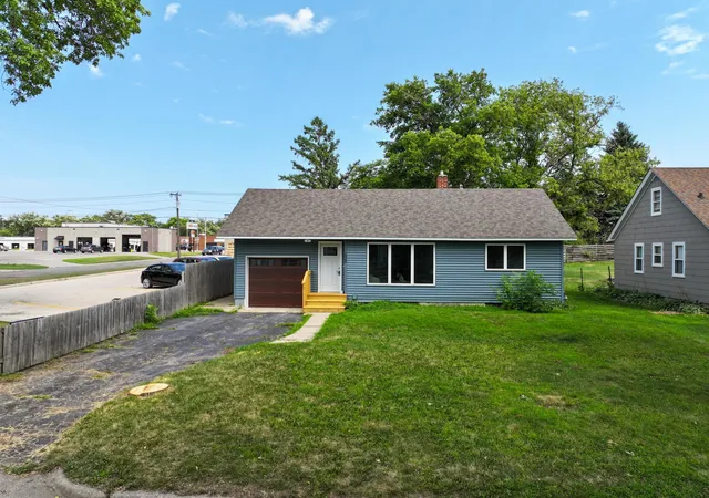 Photo 2 of Single family home for sale at 1405 Fillmore St, Alexandria, MN 56308 | MLS# 7104941 | Listing updated on 2026-10-07