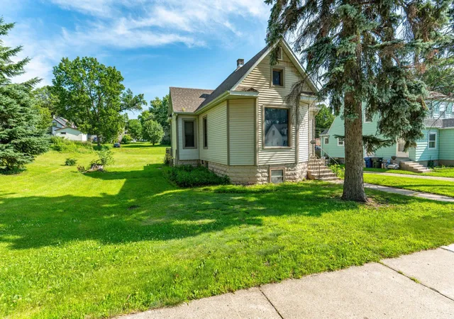 Homes for sale in Fergus Falls, MN | 528 W Summit Ave, Fergus Falls, MN 56537 | MLS# 7104948