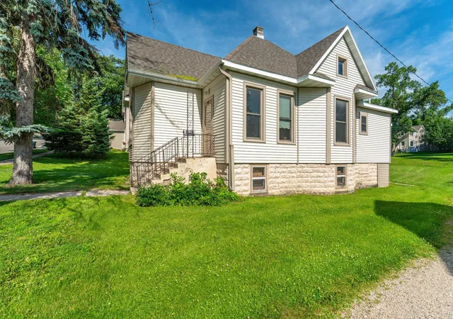 Homes for sale in Fergus Falls, MN | 528 W Summit Ave, Fergus Falls, MN 56537 | MLS# 7104948