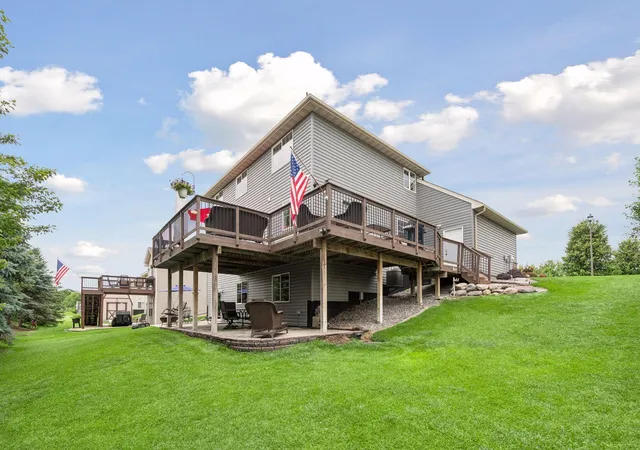3rd image of 662 Jutland Ave, Shakopee, MN 55379 | MLS# 7104961