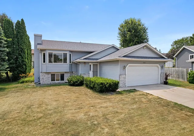 1st image of 5464 Golfview Cir N, Saint Paul, MN 55128 | MLS# 7104973
