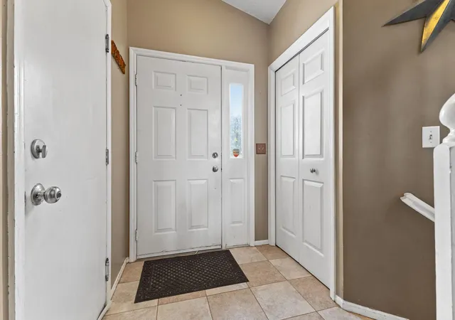 2nd image of 5464 Golfview Cir N, Saint Paul, MN 55128 | MLS# 7104973