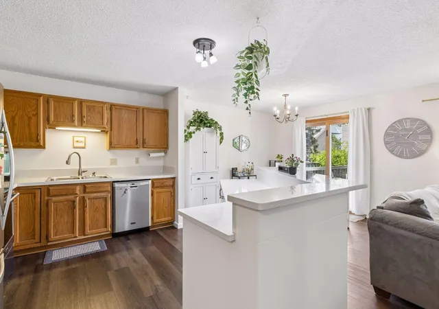 Homes for sale in Eden Prairie, MN | 10270 Arrowwood Dr, Eden Prairie, MN 55347 | MLS# 7105005