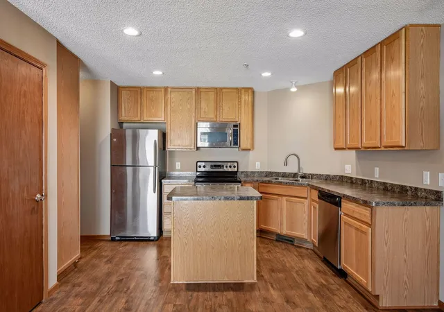 3rd image of 17628 69Th Pl N, Maple Grove, MN 55311 | MLS# 7105016