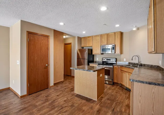 4th image of 17628 69Th Pl N, Maple Grove, MN 55311 | MLS# 7105016