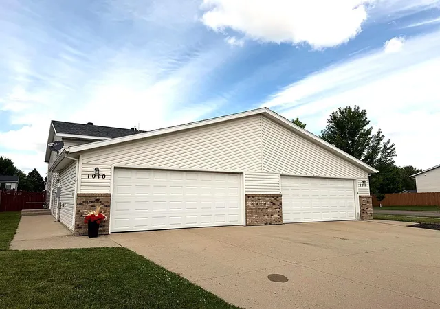 2nd image of 1010 Oak Pl, West Fargo, ND 58078 | MLS# 7105018