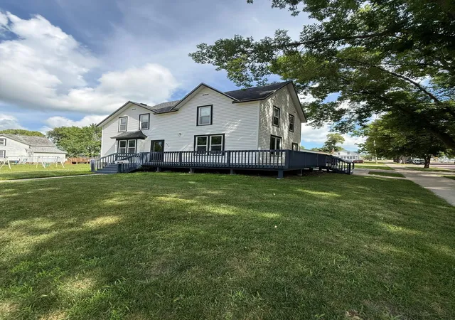 Homes for sale in Sleepy Eye, MN | 400 Walnut St Sw, Sleepy Eye, MN 56085 | MLS# 7105047