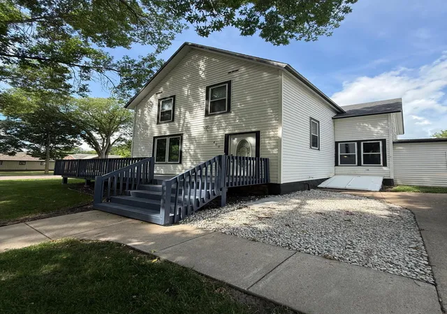 Homes for sale in Sleepy Eye, MN | 400 Walnut St Sw, Sleepy Eye, MN 56085 | MLS# 7105047